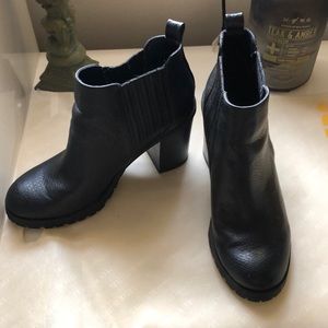Black simple chelsea block heels